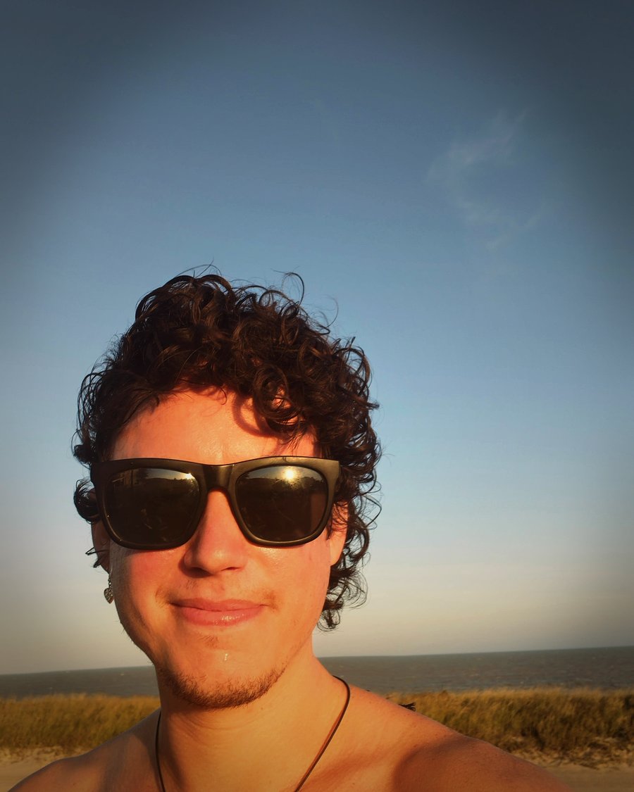 Tiago Sardi em retrato cinematográfico